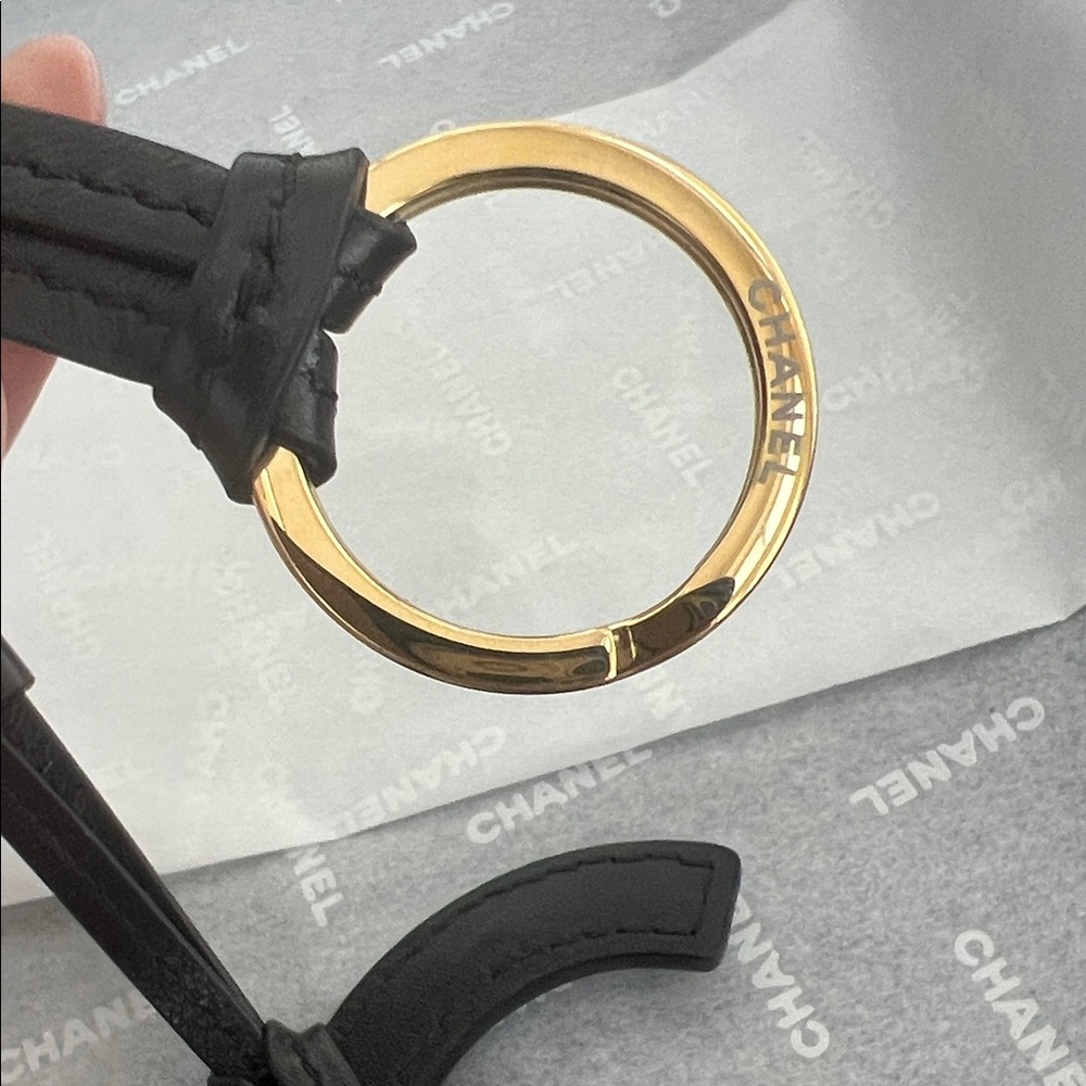 CHANEL 26S Key Holder / Bag Charm with Gold Ring - Black Leather - Picture 3 of 4